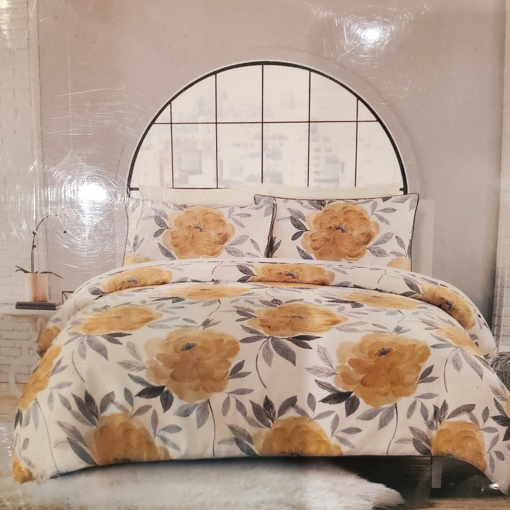 Full/Queen Duvet and shams